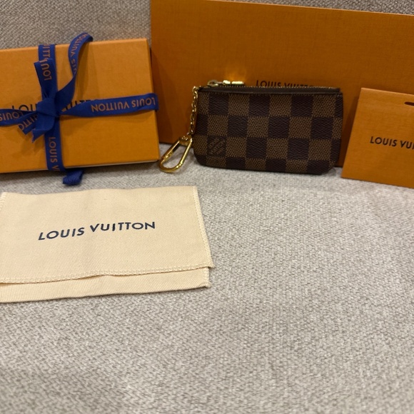 Louis Vuitton Damier Ebene Key Pouch - Picture 4 of 5